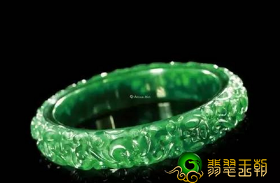 翡翠镯子市场行情分析与销售趋势解读 从收藏到投资的理性回归
