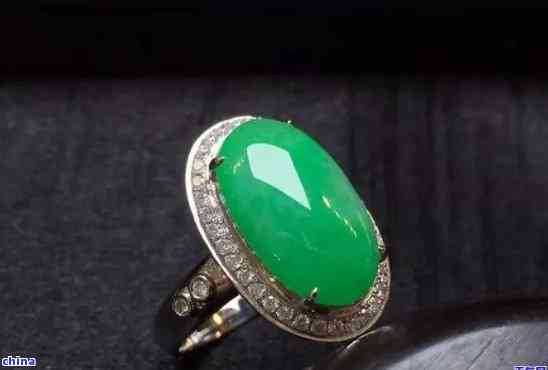 翡翠戒面出现裂纹的修复方法与预防措施 保护价值的关键策略