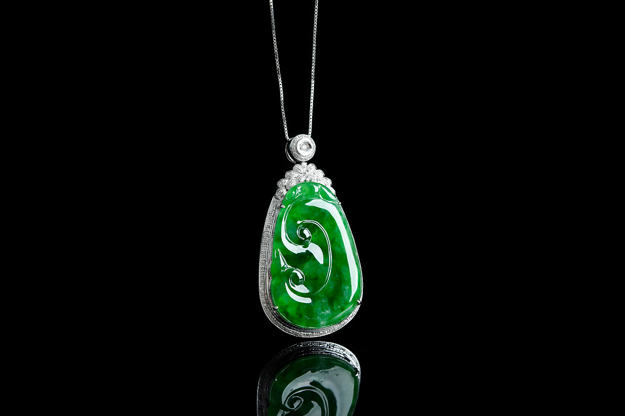 光影之间，翡翠吊坠的艺术重生——专访摄影师河马